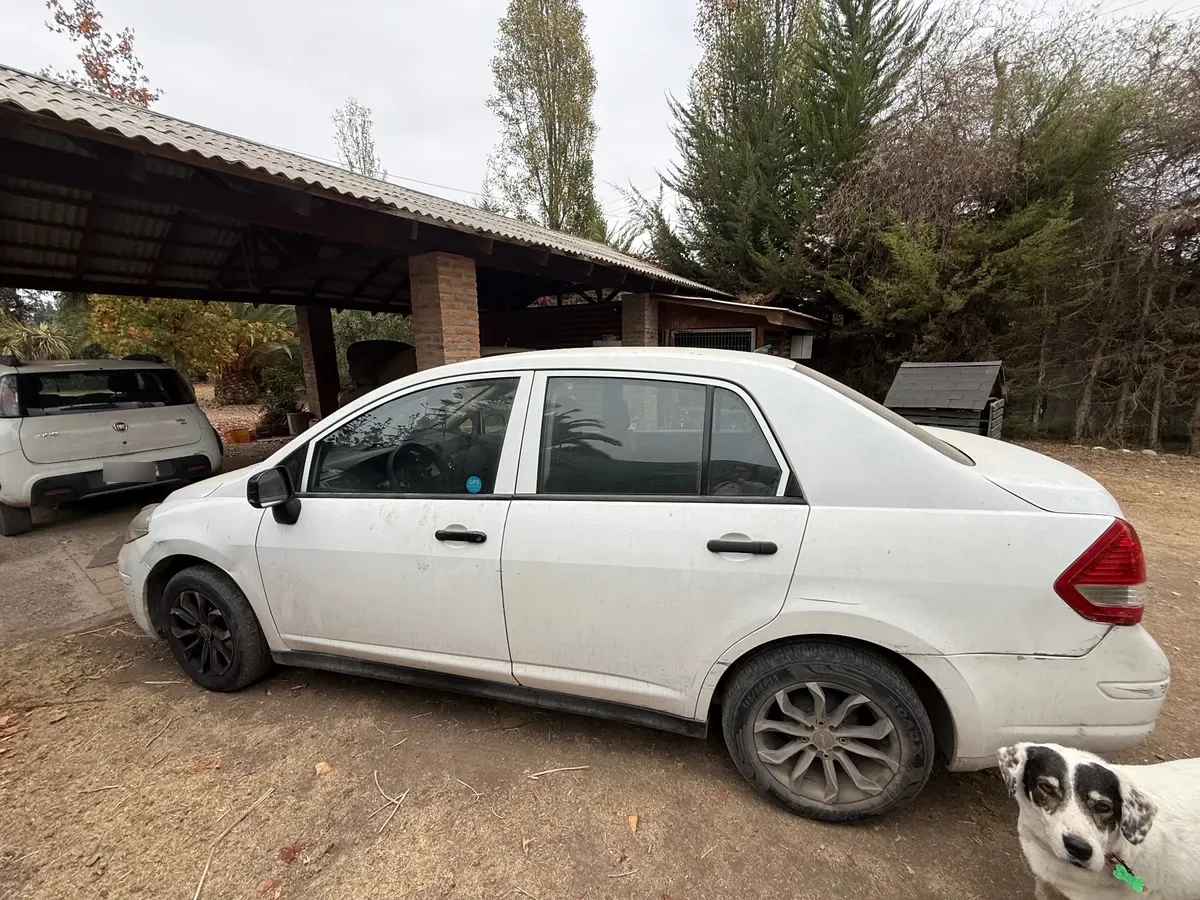 NISSAN TIIDA 1.6 Sport S Ac Ll Mt 4x2 año 2011