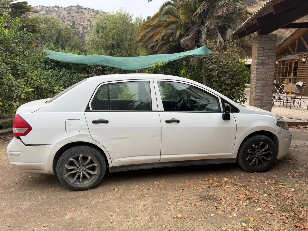 NISSAN TIIDA 1.6 Sport S Ac Ll Mt 4x2 año 2011
