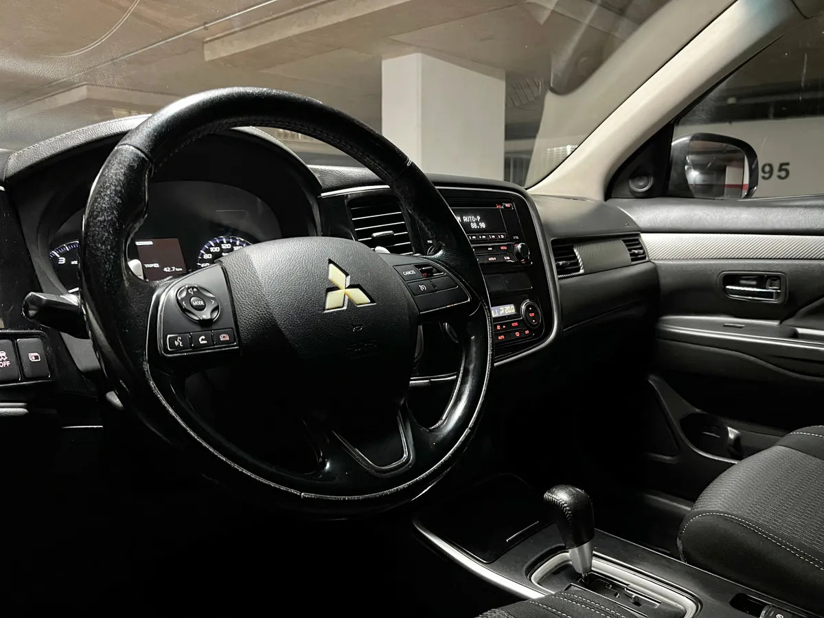 Mitsubishi Outlander 2.0 Phev At 4x4 Hibrido año 2019