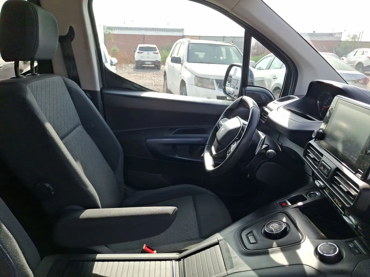 Peugeot Rifter 1.5 Allure Bluehdi Diesel 130hp Eat8 5p año 2023