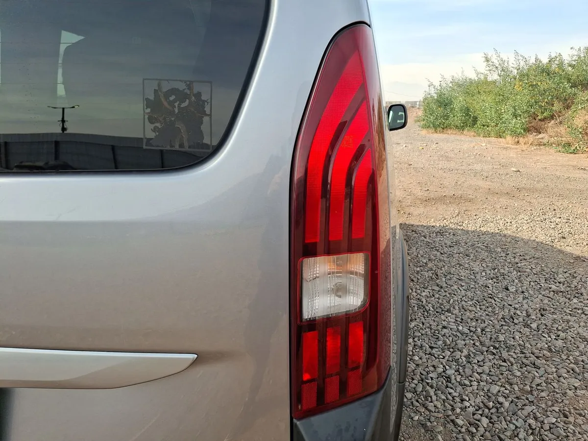 Peugeot Rifter 1.5 Allure Bluehdi Diesel 130hp Eat8 5p año 2023