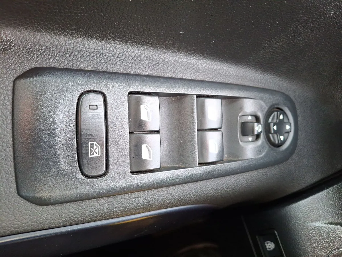 Peugeot Rifter 1.5 Allure Bluehdi Diesel 130hp Eat8 5p año 2023