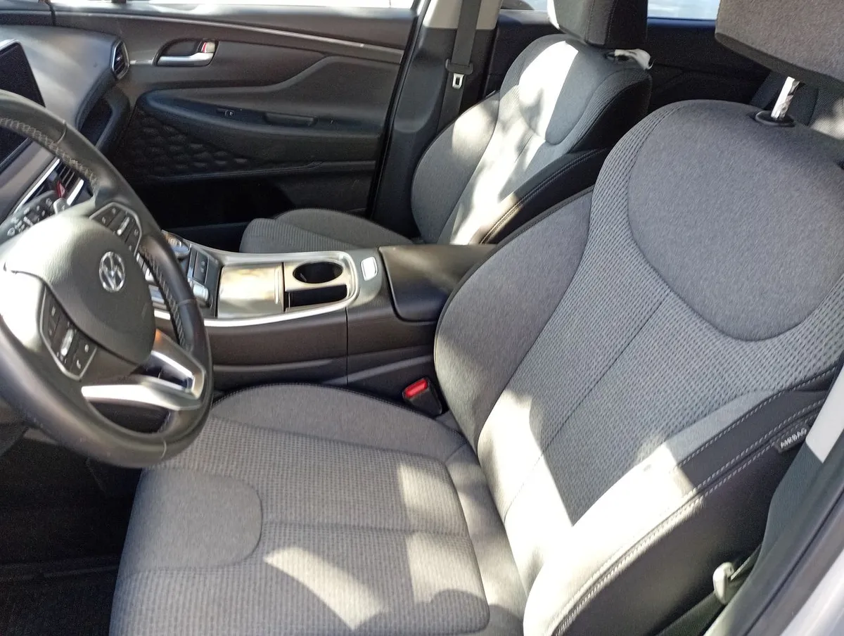 Hyundai Santa Fe 2.5 Value Fl 2wd At 5p año 2024