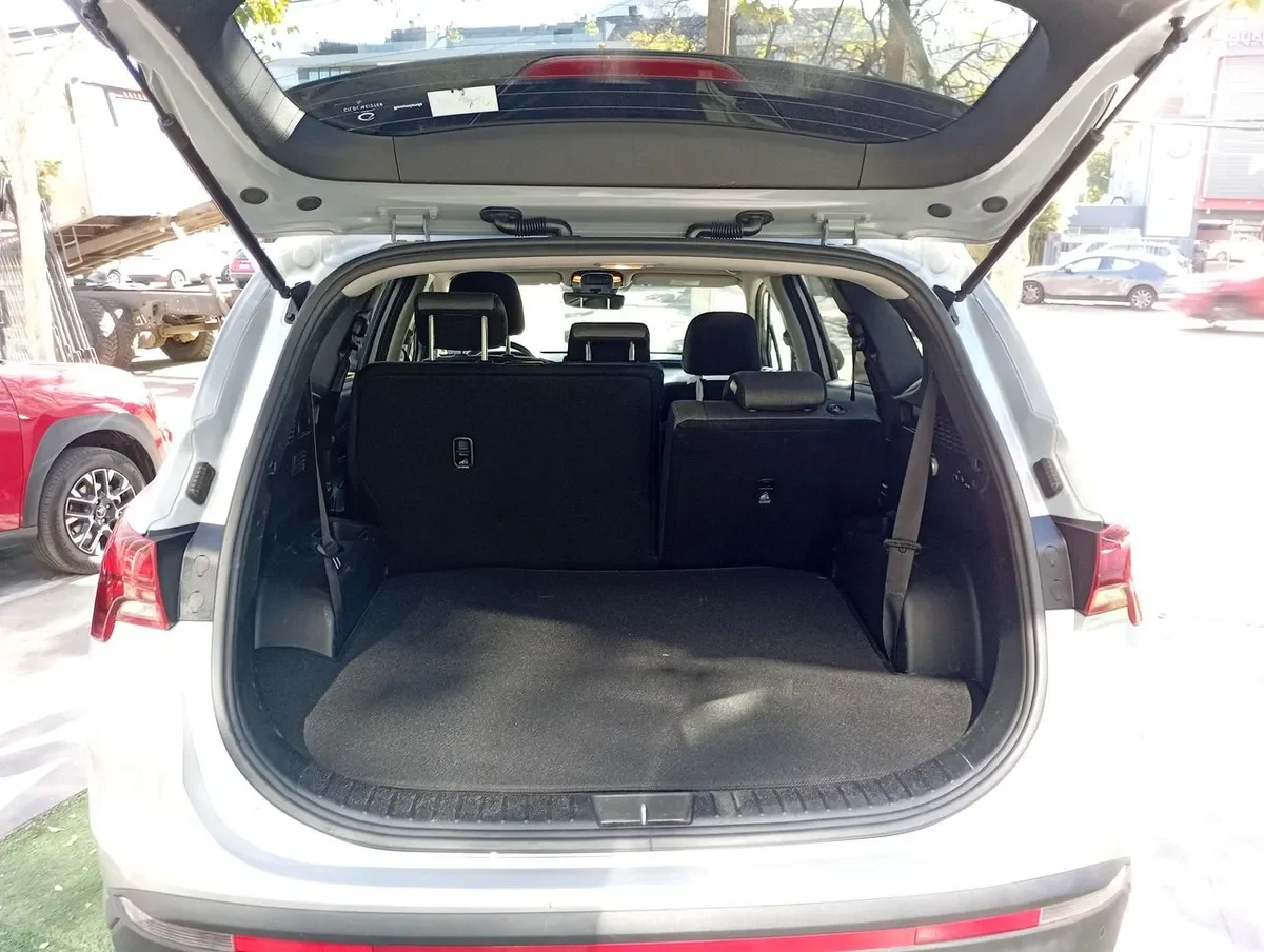 Hyundai Santa Fe 2.5 Value Fl 2wd At 5p año 2024