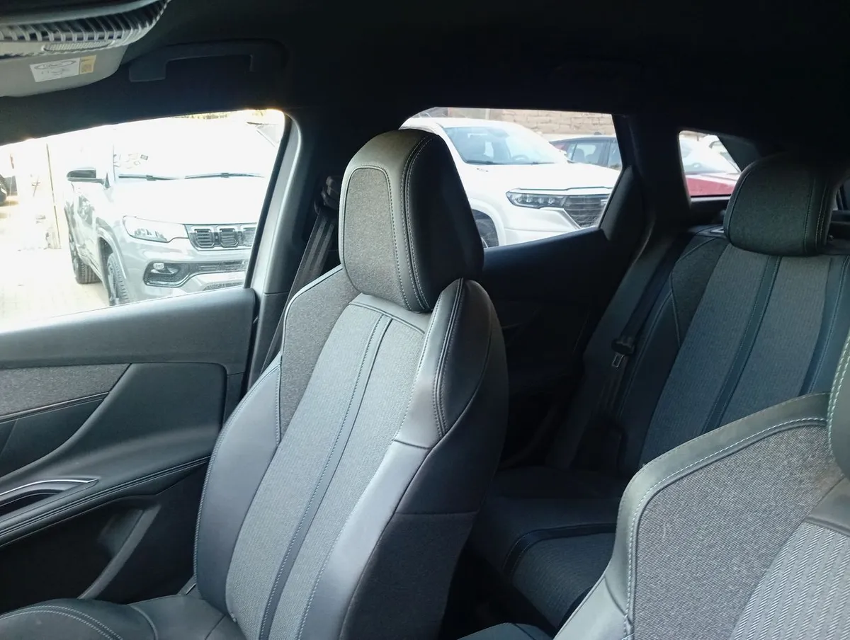 Peugeot 3008 1.5 Allure Pack Bluehdi 130 4x2 Eat8 5p año 2024