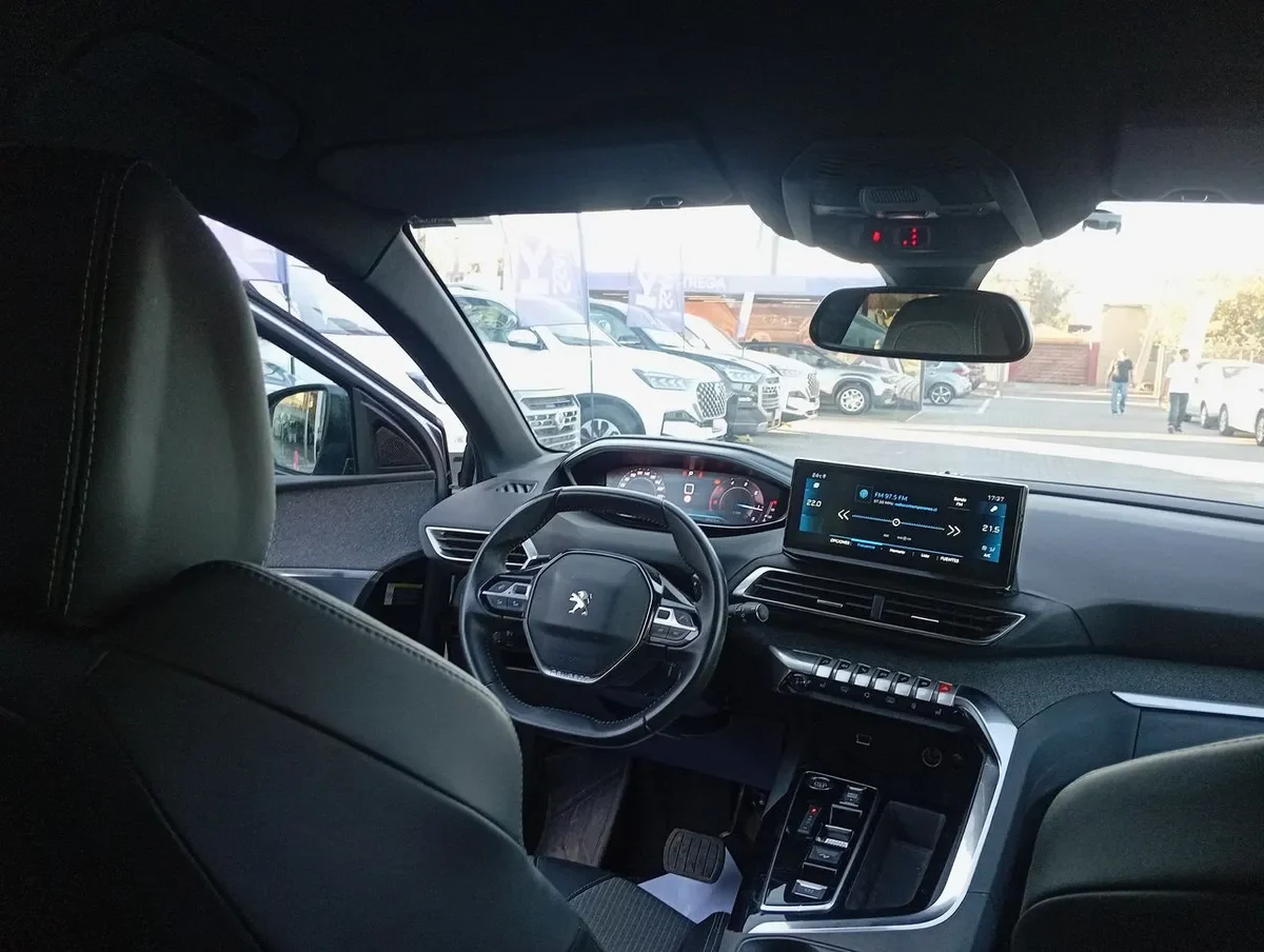 Peugeot 3008 1.5 Allure Pack Bluehdi 130 4x2 Eat8 5p año 2024