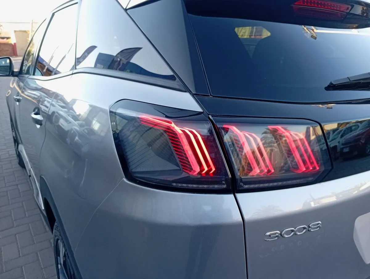 Peugeot 3008 1.5 Allure Pack Bluehdi 130 4x2 Eat8 5p año 2024