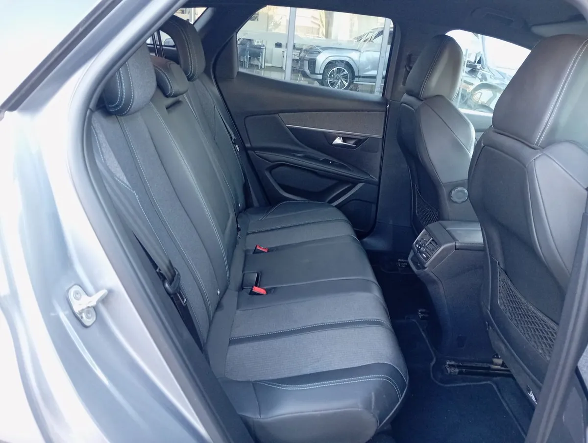 Peugeot 3008 1.5 Allure Pack Bluehdi 130 4x2 Eat8 5p año 2024