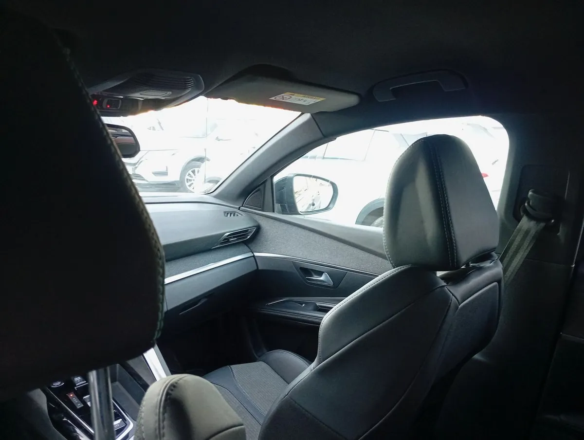 Peugeot 3008 1.5 Allure Pack Bluehdi 130 4x2 Eat8 5p año 2024