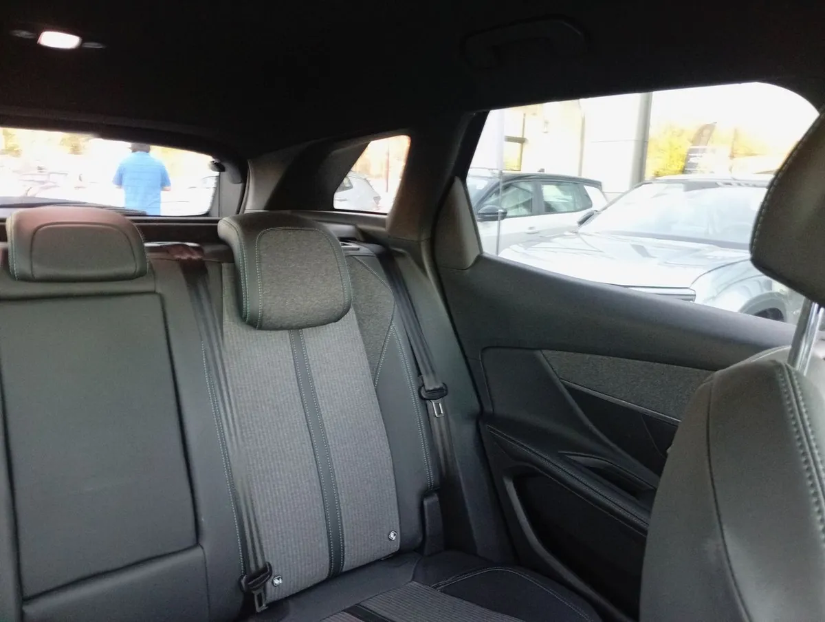 Peugeot 3008 1.5 Allure Pack Bluehdi 130 4x2 Eat8 5p año 2024