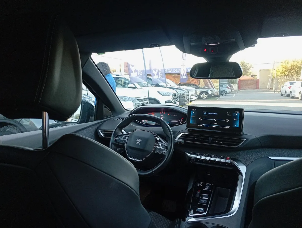 Peugeot 3008 1.5 Allure Pack Bluehdi 130 4x2 Eat8 5p año 2024