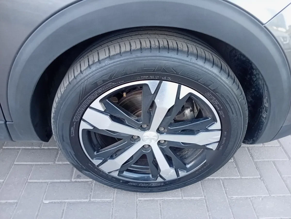 Peugeot 3008 1.5 Allure Pack Bluehdi 130 4x2 Eat8 5p año 2024