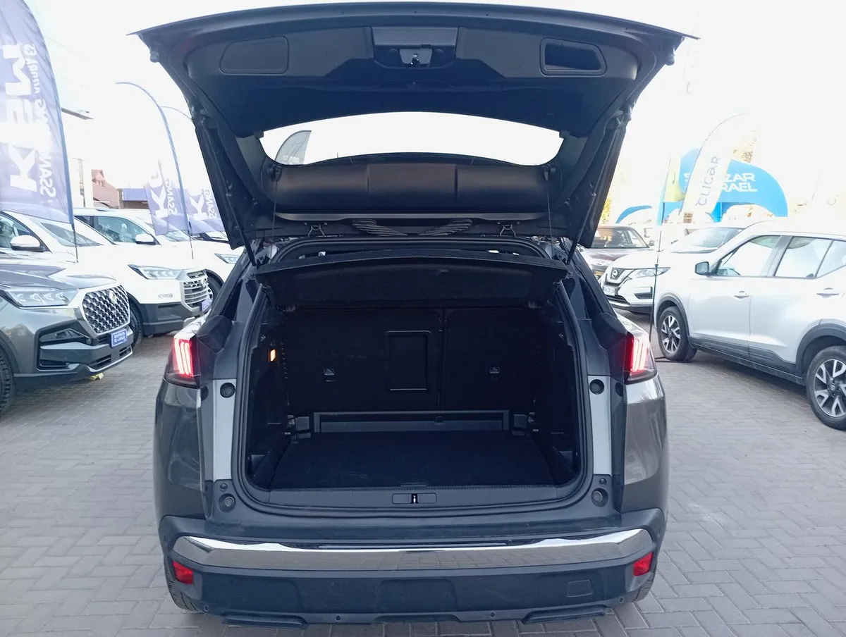 Peugeot 3008 1.5 Allure Pack Bluehdi 130 4x2 Eat8 5p año 2024
