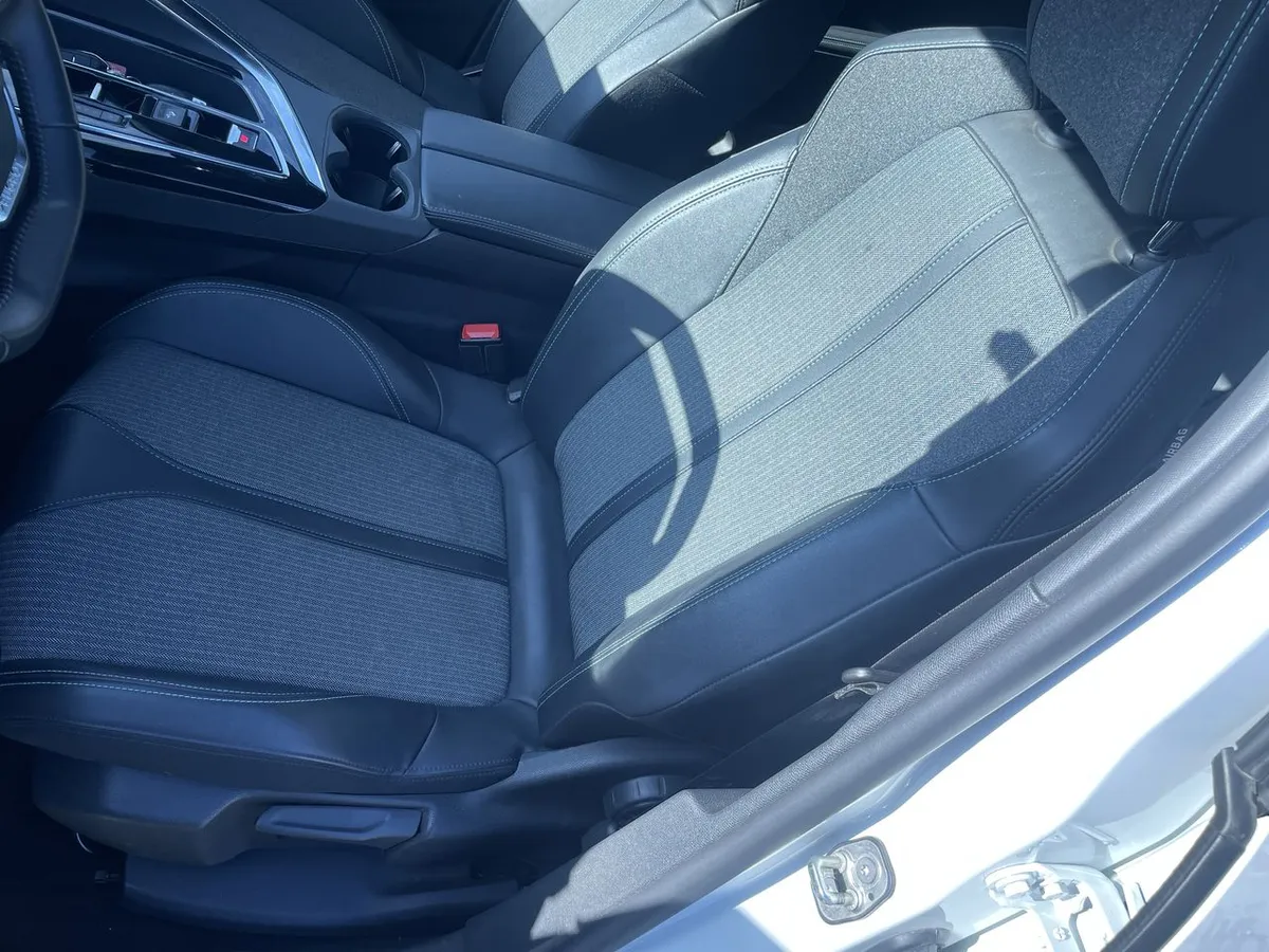 Peugeot 3008 1.6 Allure Pack Thp 165 4x2 Eat6 5p año 2024