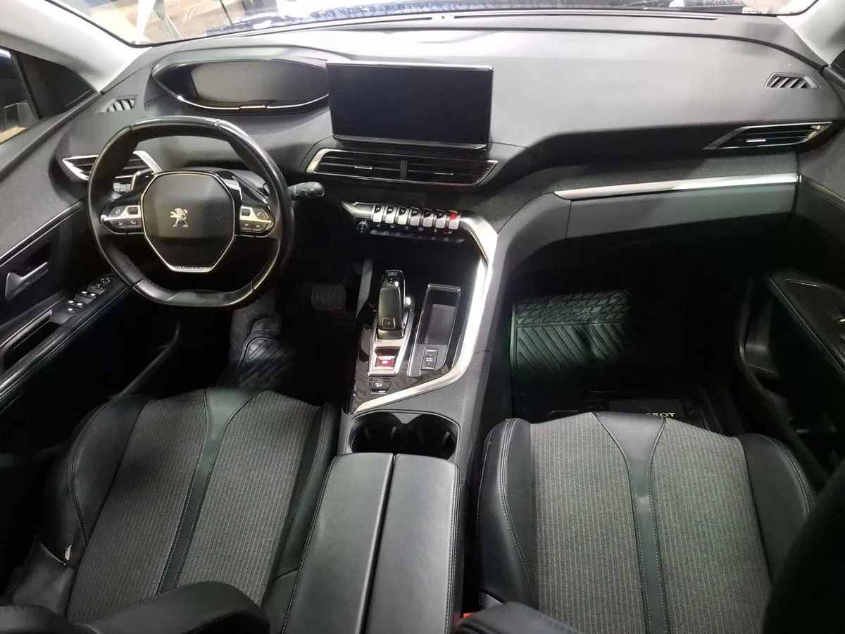 Peugeot 5008 1.5 Allure Pack Bluehdi 4x2 130 Eat8 5p año 2022
