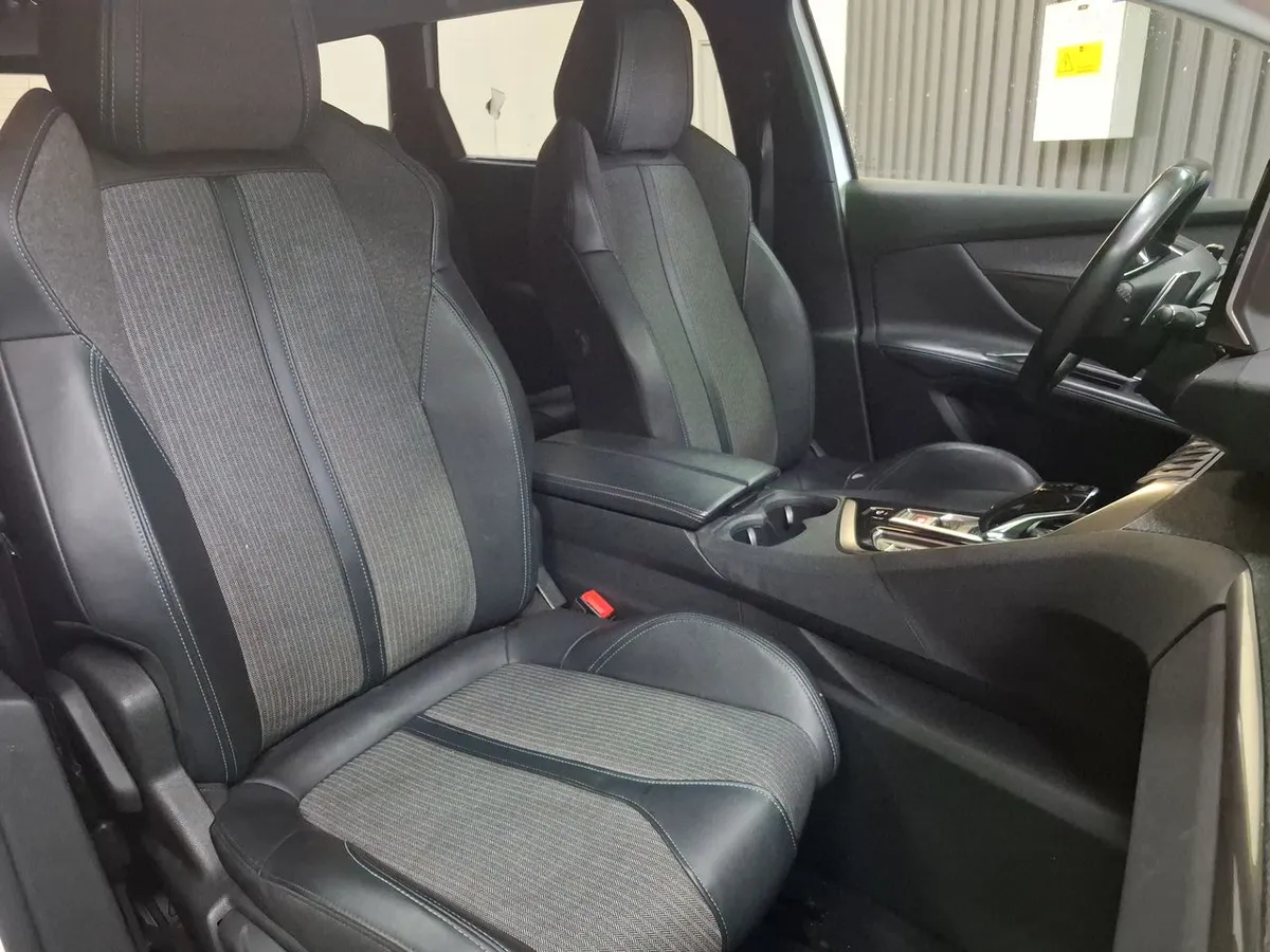 Peugeot 5008 1.5 Allure Pack Bluehdi 4x2 130 Eat8 5p año 2022