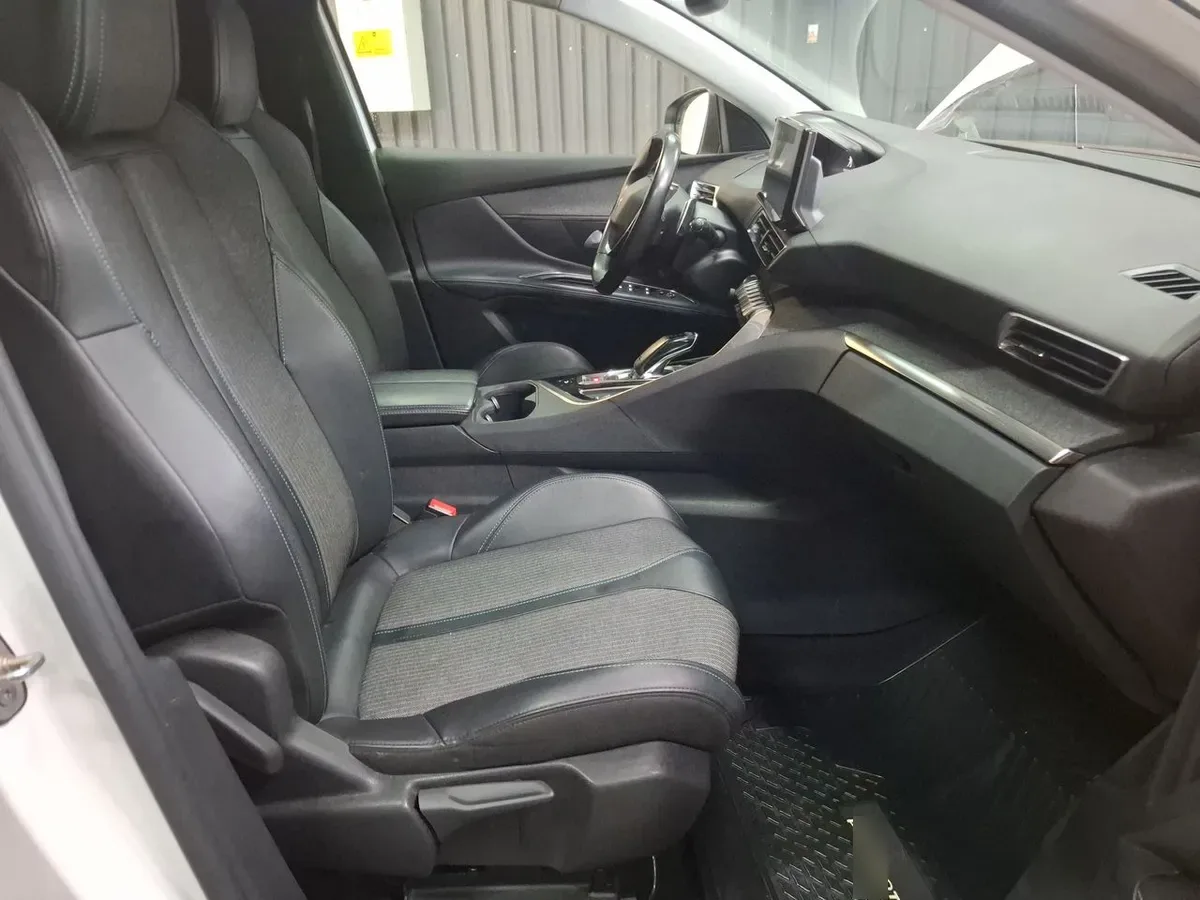 Peugeot 5008 1.5 Allure Pack Bluehdi 4x2 130 Eat8 5p año 2022