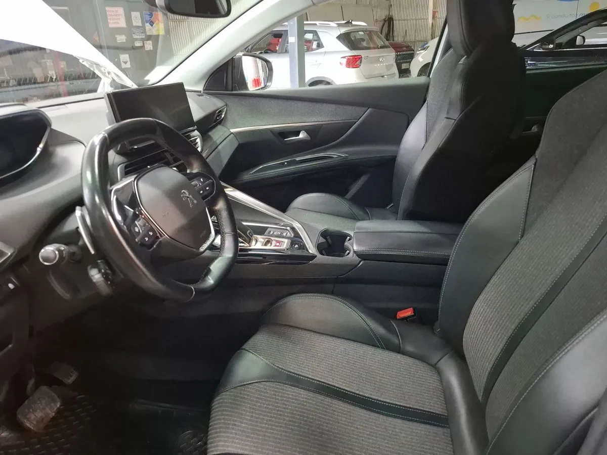 Peugeot 5008 1.5 Allure Pack Bluehdi 4x2 130 Eat8 5p año 2022