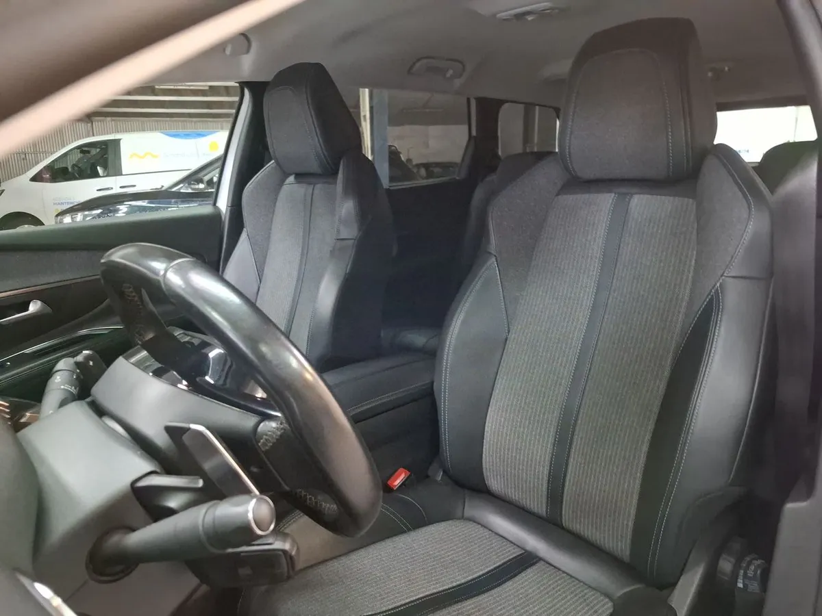 Peugeot 5008 1.5 Allure Pack Bluehdi 4x2 130 Eat8 5p año 2022