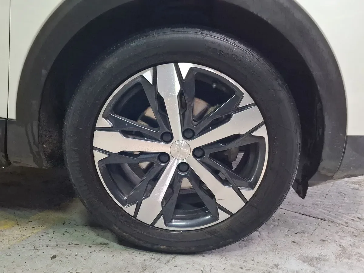 Peugeot 5008 1.5 Allure Pack Bluehdi 4x2 130 Eat8 5p año 2022