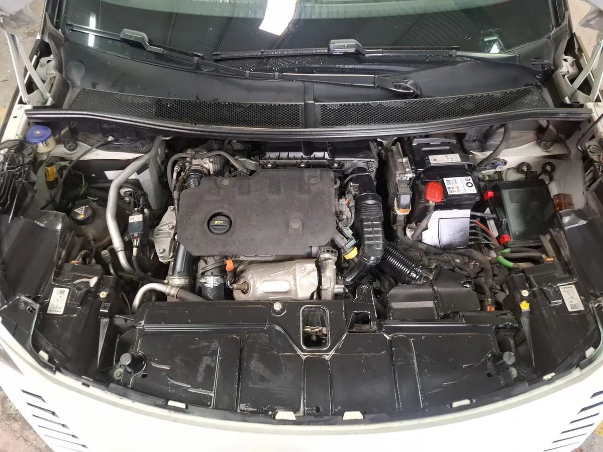 Peugeot 5008 1.5 Allure Pack Bluehdi 4x2 130 Eat8 5p año 2022