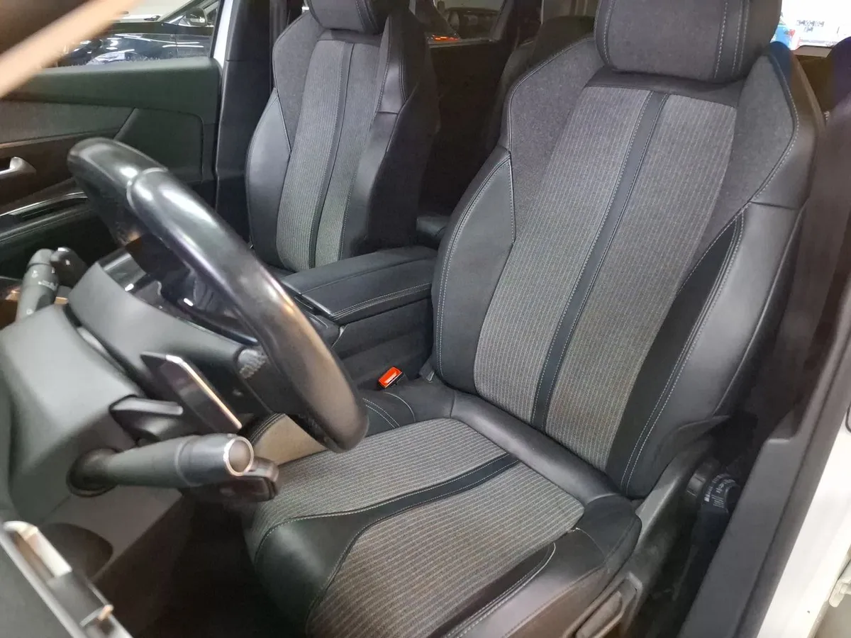 Peugeot 5008 1.5 Allure Pack Bluehdi 4x2 130 Eat8 5p año 2022