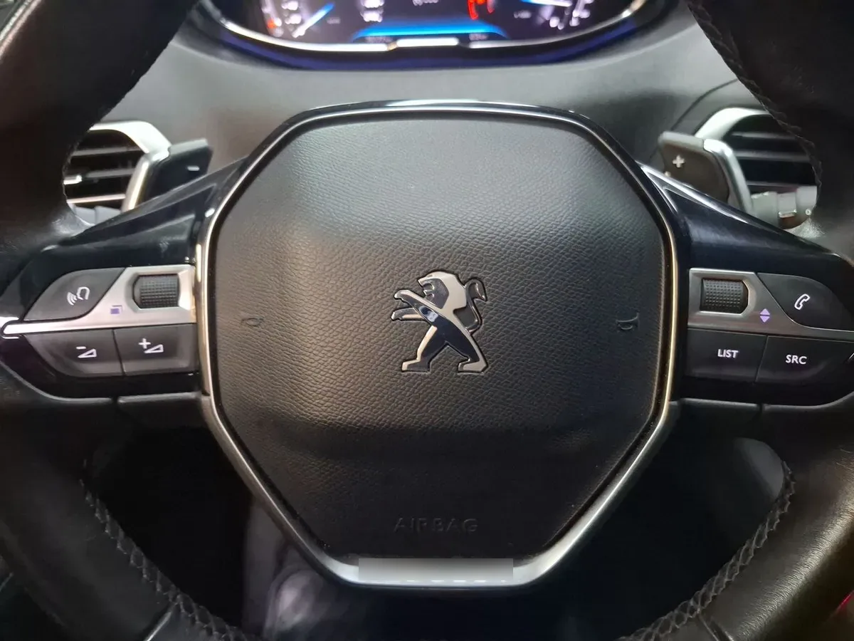 Peugeot 5008 1.5 Allure Pack Bluehdi 4x2 130 Eat8 5p año 2022