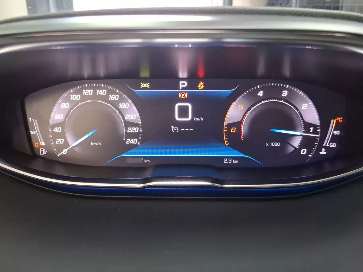 Peugeot 5008 1.5 Allure Pack Bluehdi 4x2 130 Eat8 5p año 2022