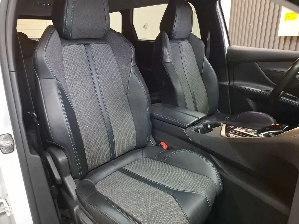 Peugeot 5008 1.5 Allure Pack Bluehdi 4x2 130 Eat8 5p año 2022