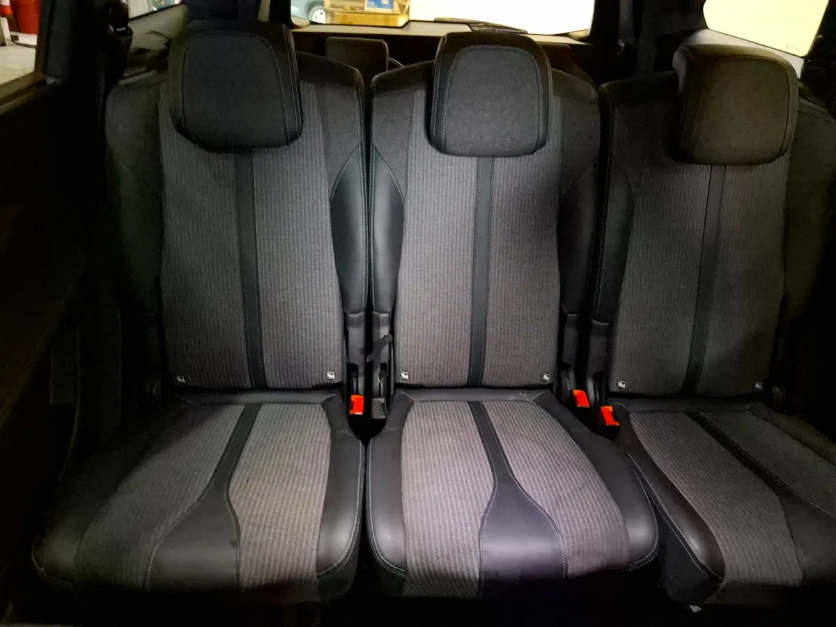 Peugeot 5008 1.5 Allure Pack Bluehdi 4x2 130 Eat8 5p año 2022
