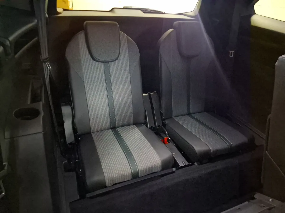 Peugeot 5008 1.5 Allure Pack Bluehdi 4x2 130 Eat8 5p año 2022