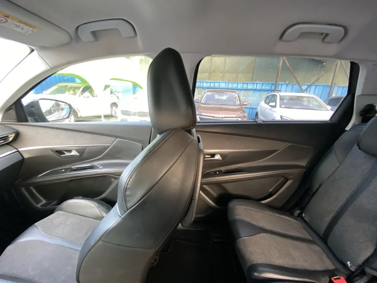 Peugeot 5008 1.5 Allure Bluehdi 4x2 130 Eat8 5p año 2020