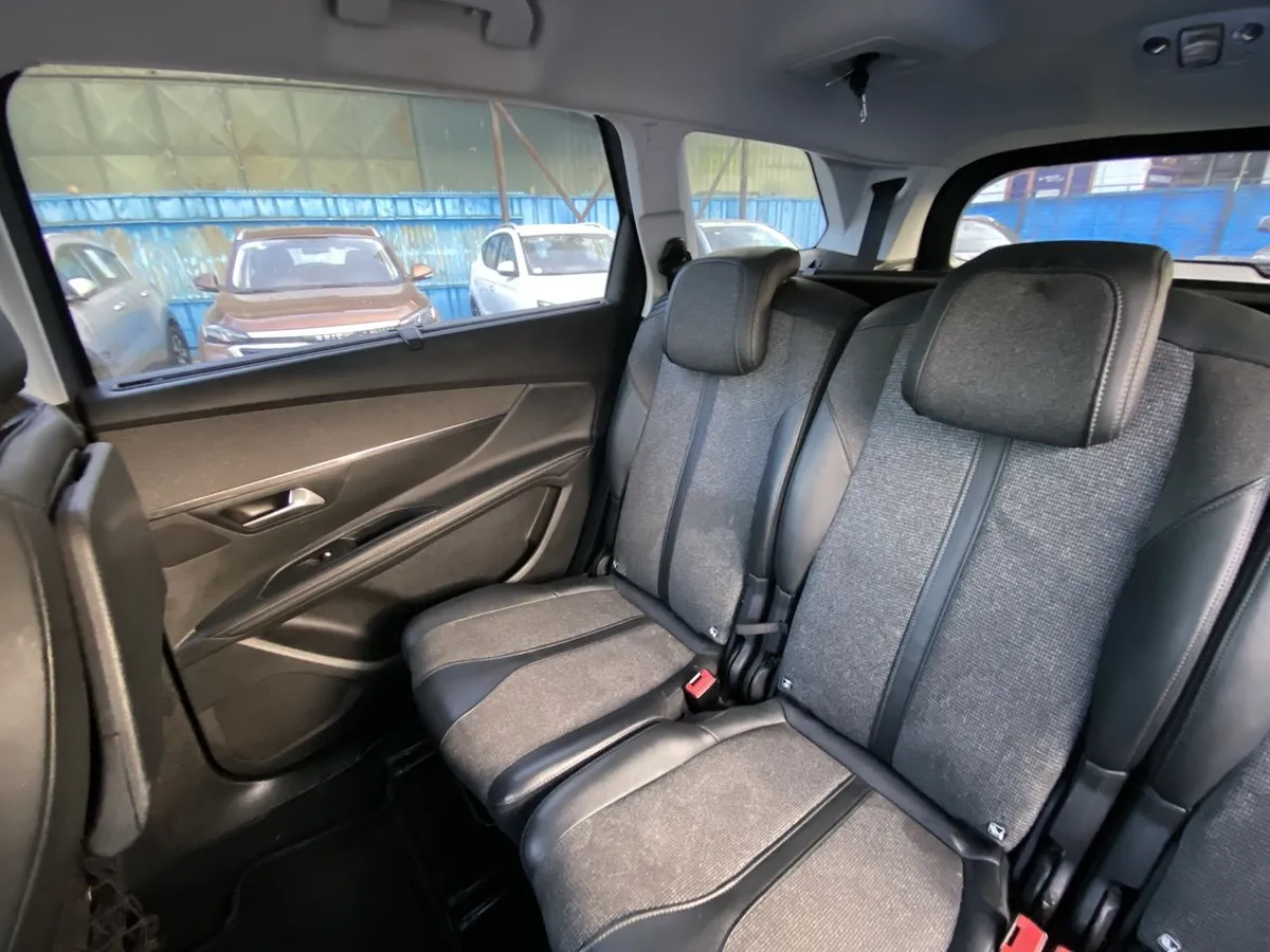 Peugeot 5008 1.5 Allure Bluehdi 4x2 130 Eat8 5p año 2020
