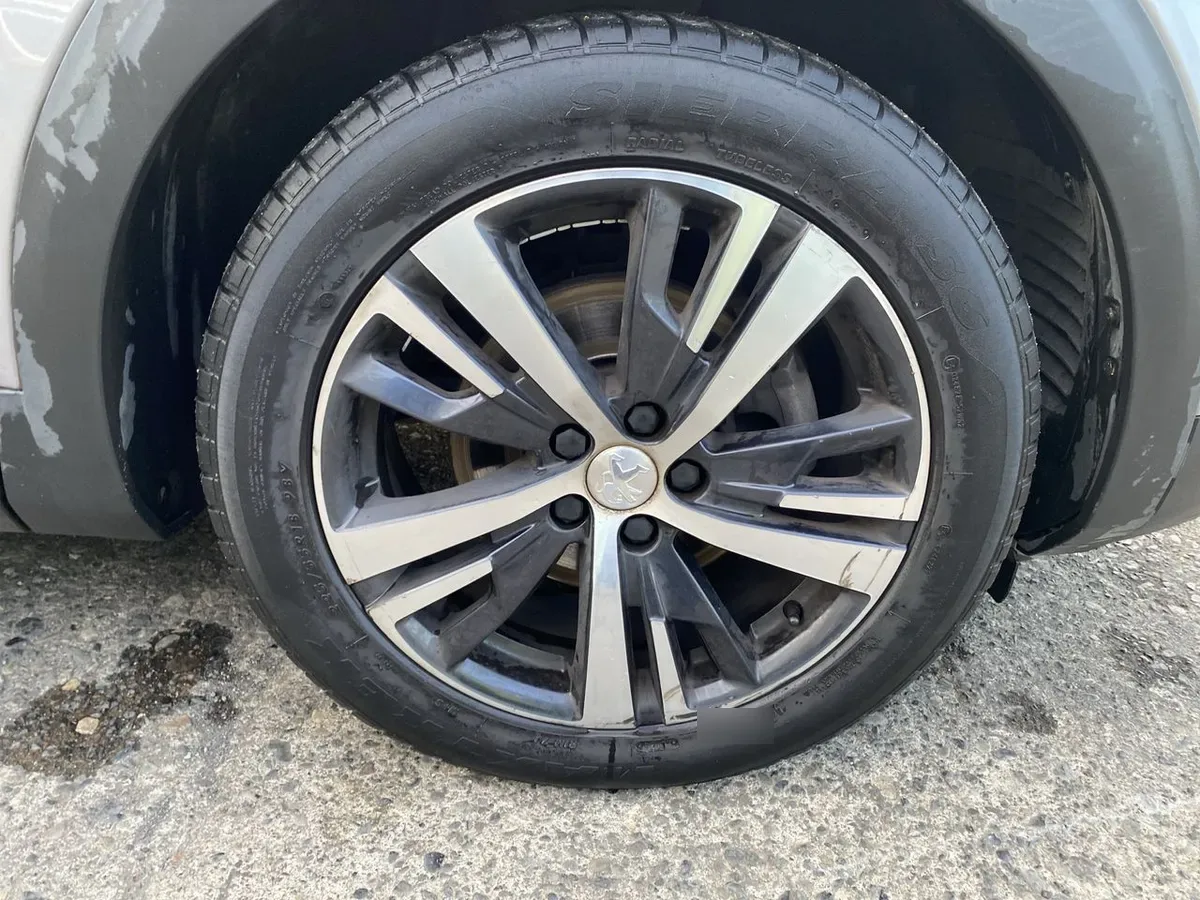 Peugeot 5008 1.5 Allure Bluehdi 4x2 130 Eat8 5p año 2020