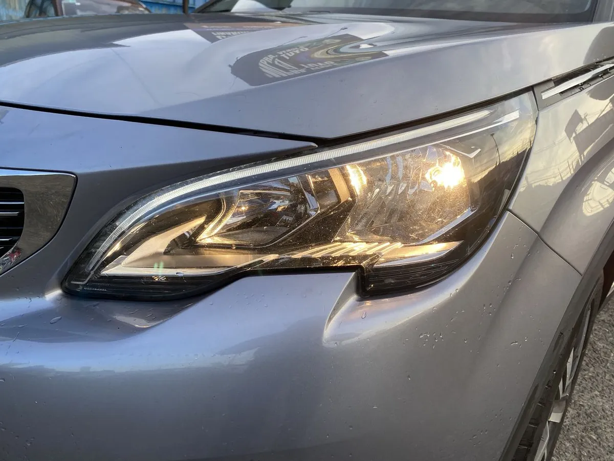 Peugeot 5008 1.5 Allure Bluehdi 4x2 130 Eat8 5p año 2020