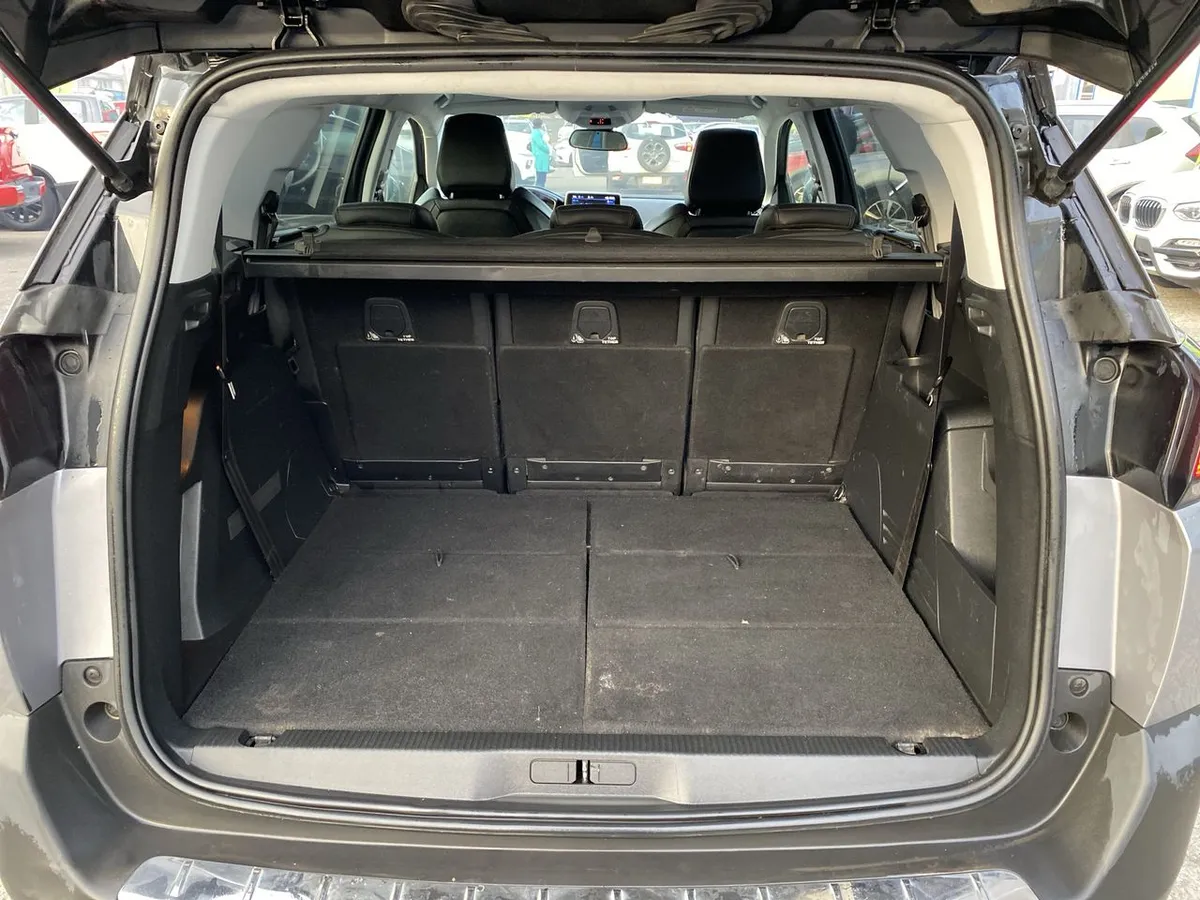 Peugeot 5008 1.5 Allure Bluehdi 4x2 130 Eat8 5p año 2020