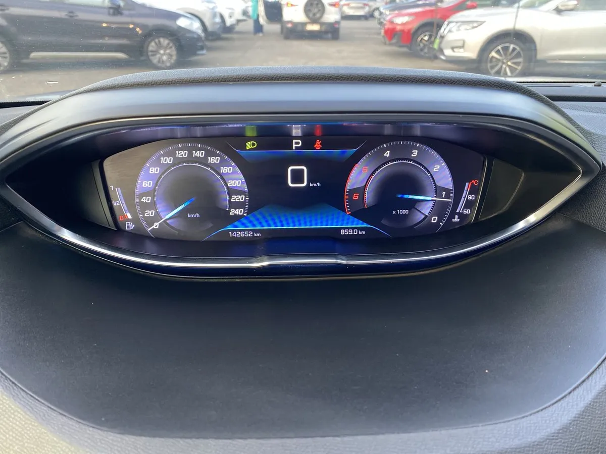 Peugeot 5008 1.5 Allure Bluehdi 4x2 130 Eat8 5p año 2020