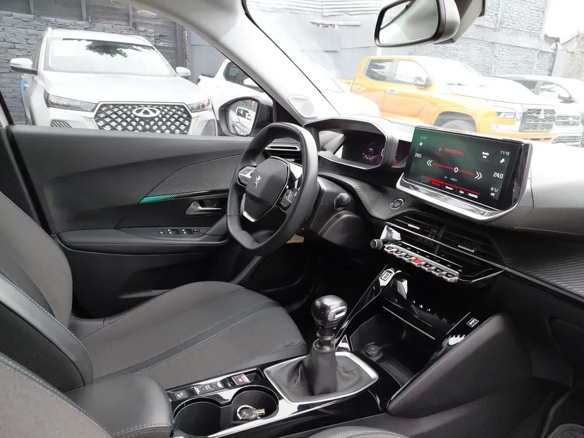 Peugeot 2008 1.2 Active Puretech 130 4x2 Mt 5p año 2022