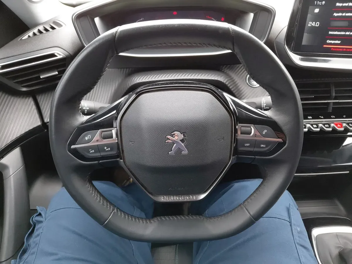 Peugeot 2008 1.2 Active Puretech 130 4x2 Mt 5p año 2022