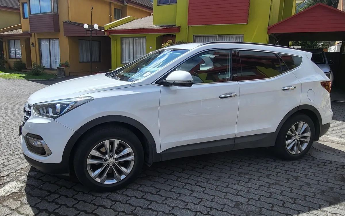 Hyundai SANTA FE 2.2 Dm Wgn Crdi Gls At 4x4 Diesel año 2017