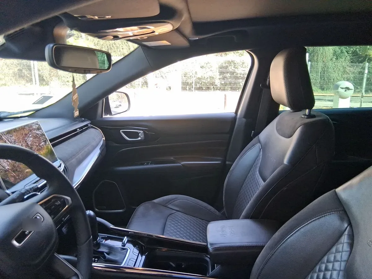 Jeep Commander 2.0t Overland Td380 Dies 4x4 9at 5p año 2023