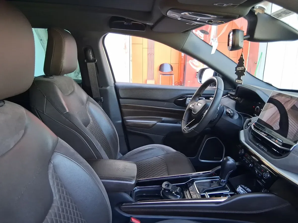 Jeep Commander 2.0t Overland Td380 Dies 4x4 9at 5p año 2023