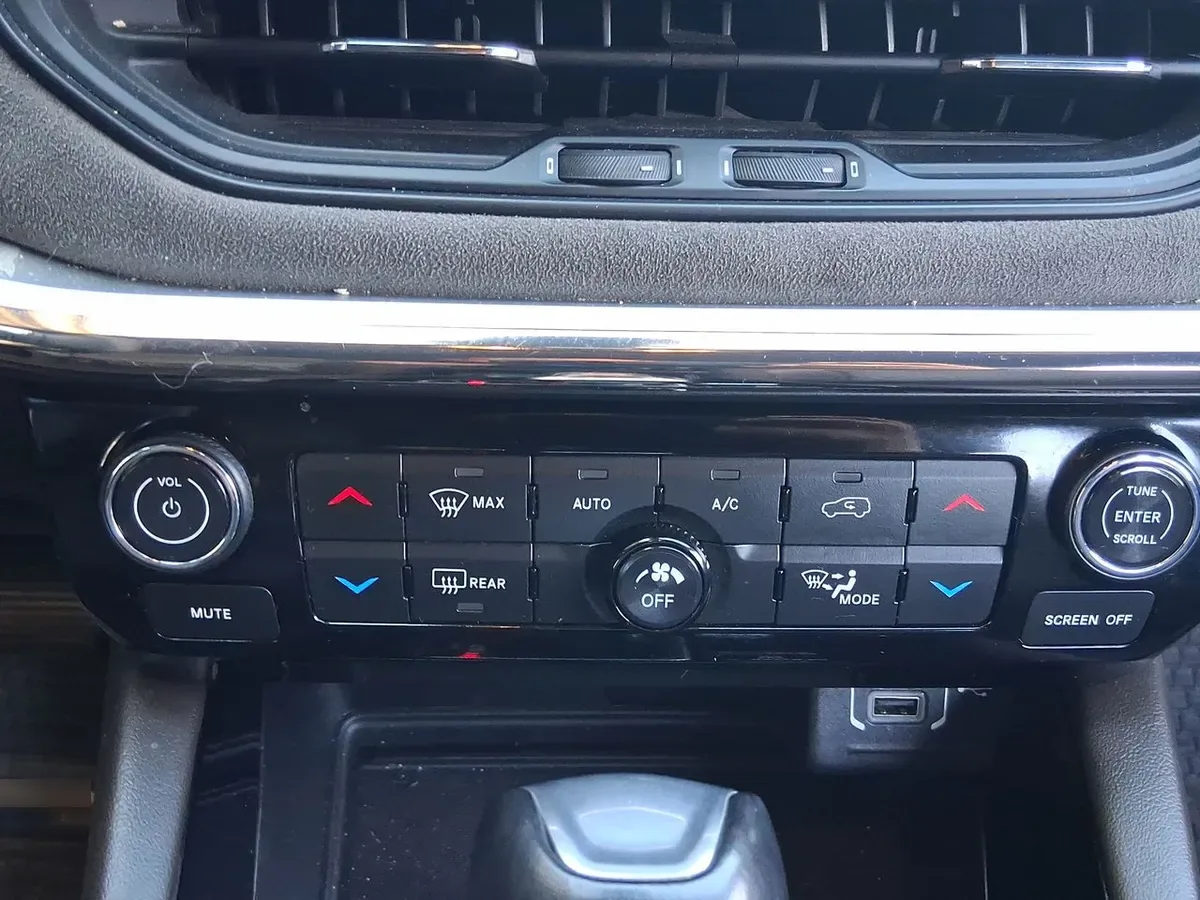 Jeep Commander 2.0t Overland Td380 Dies 4x4 9at 5p año 2023