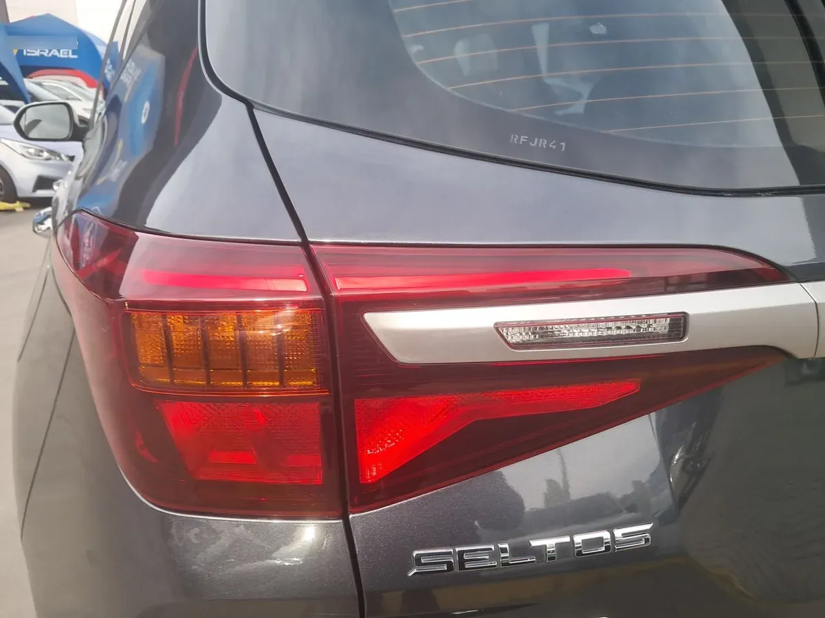 Kia Seltos 1.6 Ex 4x2 6mt 5p año 2021