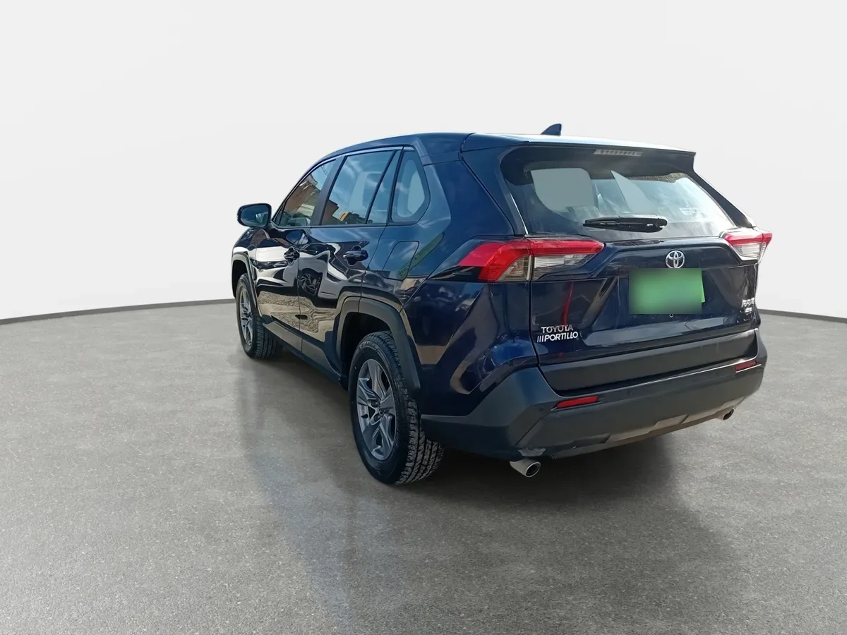 Toyota Rav 4 2.0 Le 4x4 Mt 5p año 2023