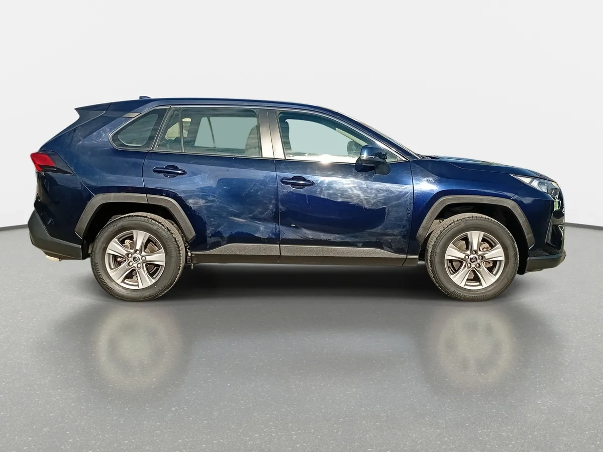Toyota Rav 4 2.0 Le 4x4 Mt 5p año 2023