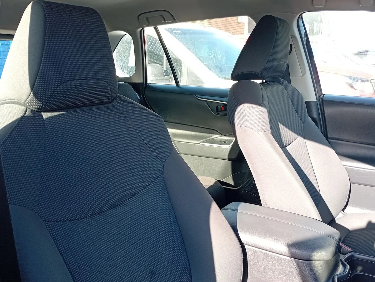 Toyota Rav 4 2.0 Le 4x4 Mt 5p año 2023