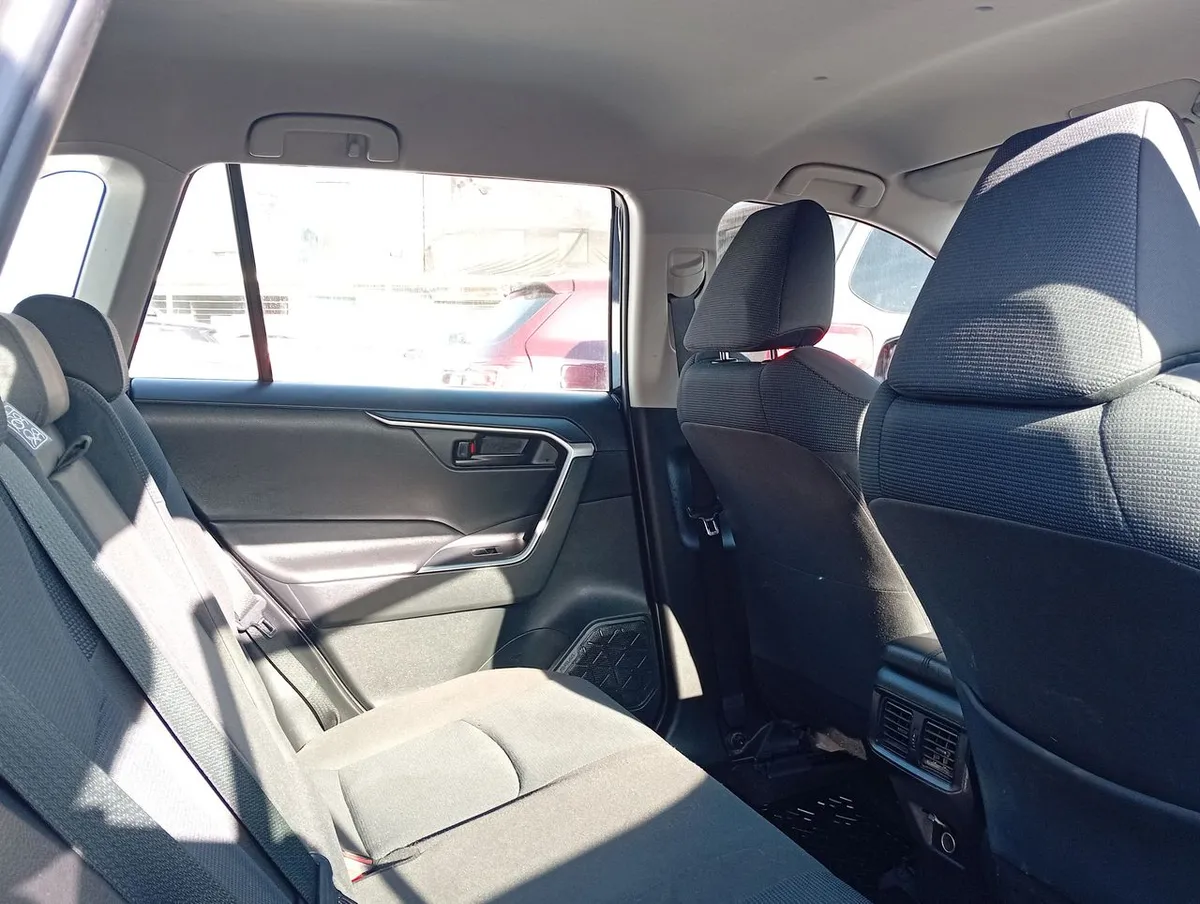 Toyota Rav 4 2.0 Le 4x4 Mt 5p año 2023