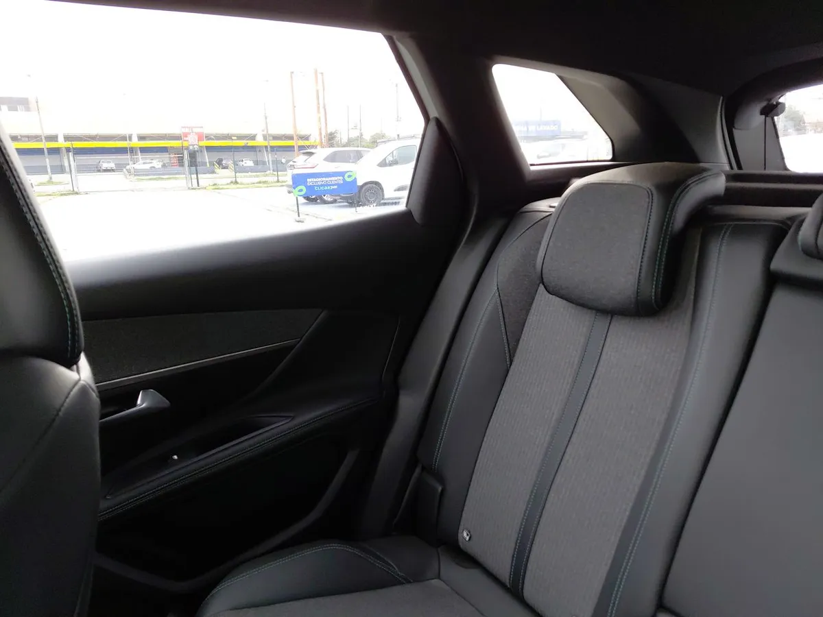 Peugeot 3008 1.5 Allure Pack Bluehdi 130 4x2 Eat8 5p año 2024