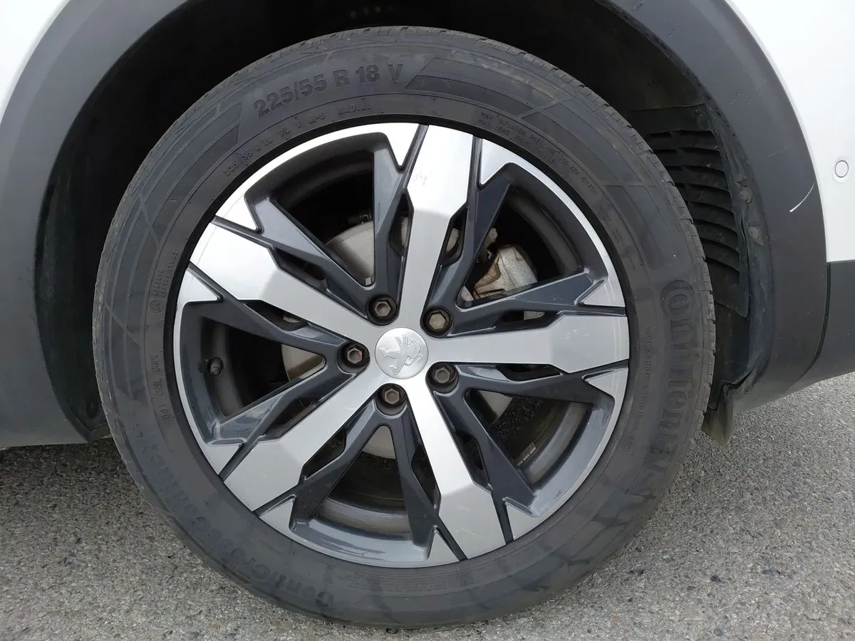 Peugeot 3008 1.5 Allure Pack Bluehdi 130 4x2 Eat8 5p año 2024